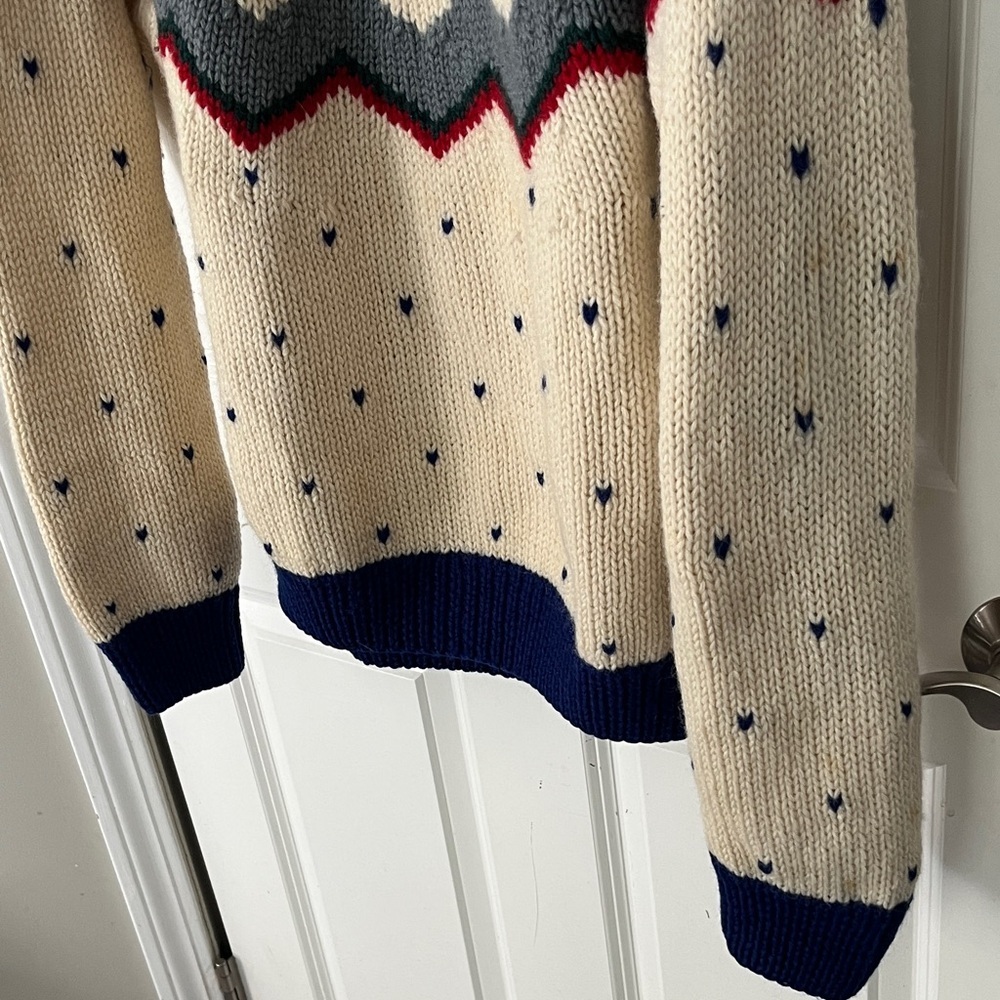 Vintage fair isle hand knit wool Crewneck Sweater Sz Large, cream, blue,red - Picture 3 of 12
